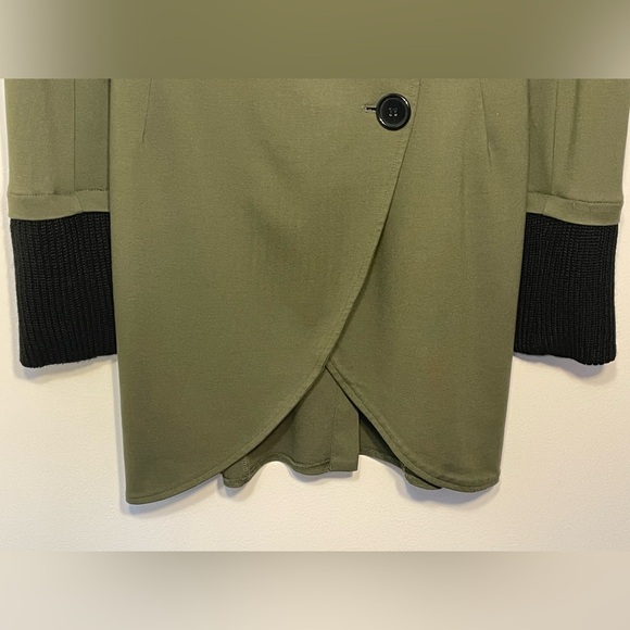 Venus Knit Asymmetrical Big Button-Front Jacket Top Olive Womens Sz 4 Equestrian - Picture 4 of 12